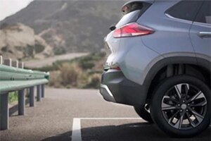 Destaque na câmera de ré, que permite acompanhar a traseira do carro com visualização na tela do Chevrolet MyLink no novo Tracker 2025